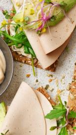 https://www.maggi.si/sites/default/files/styles/search_result_153_272/public/SEM_Useful_tips_on_serving_humus_0.jpg?itok=IctgyZQx